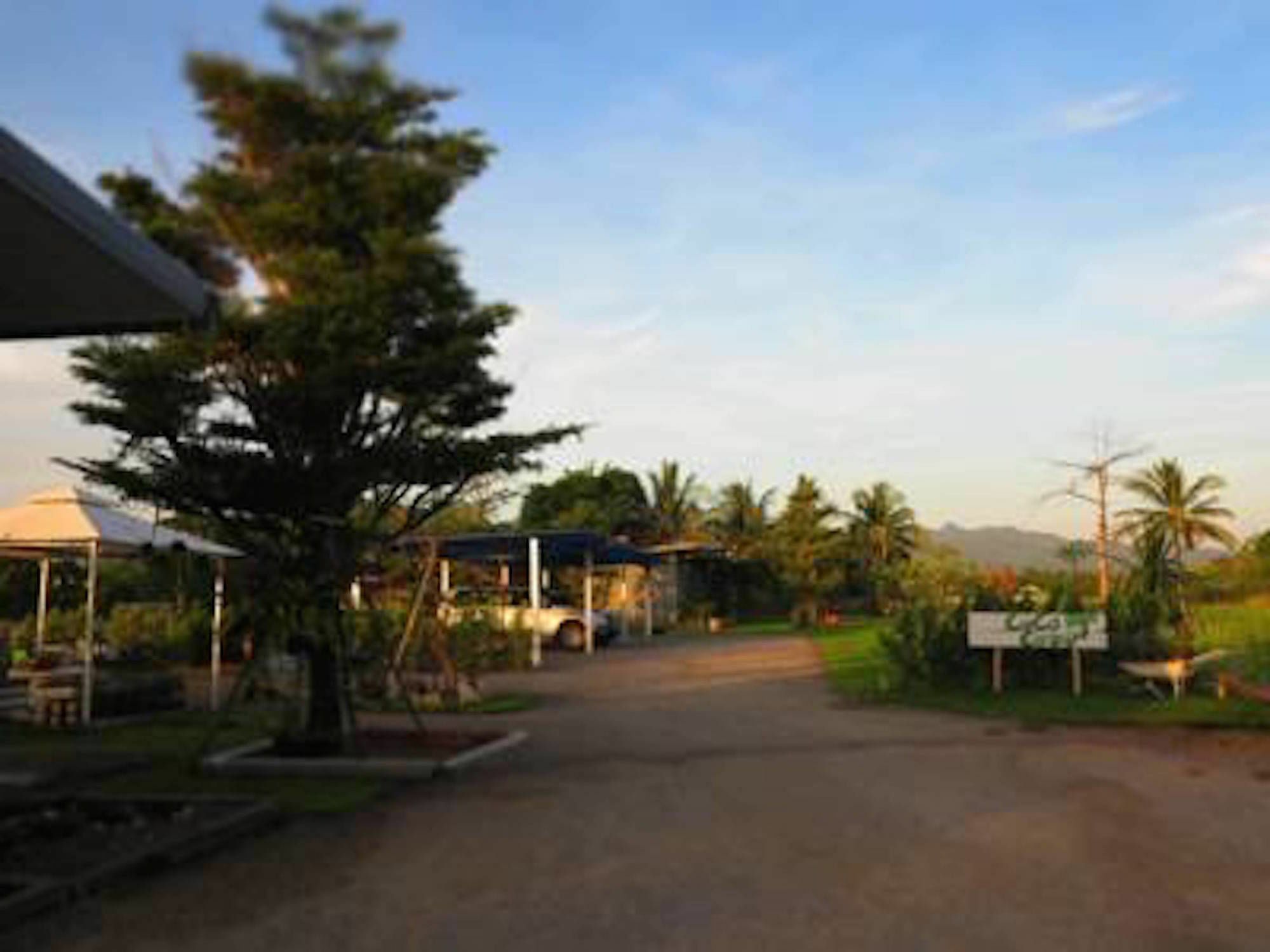Coco Coozy Apartment Kanchanaburi Exterior foto